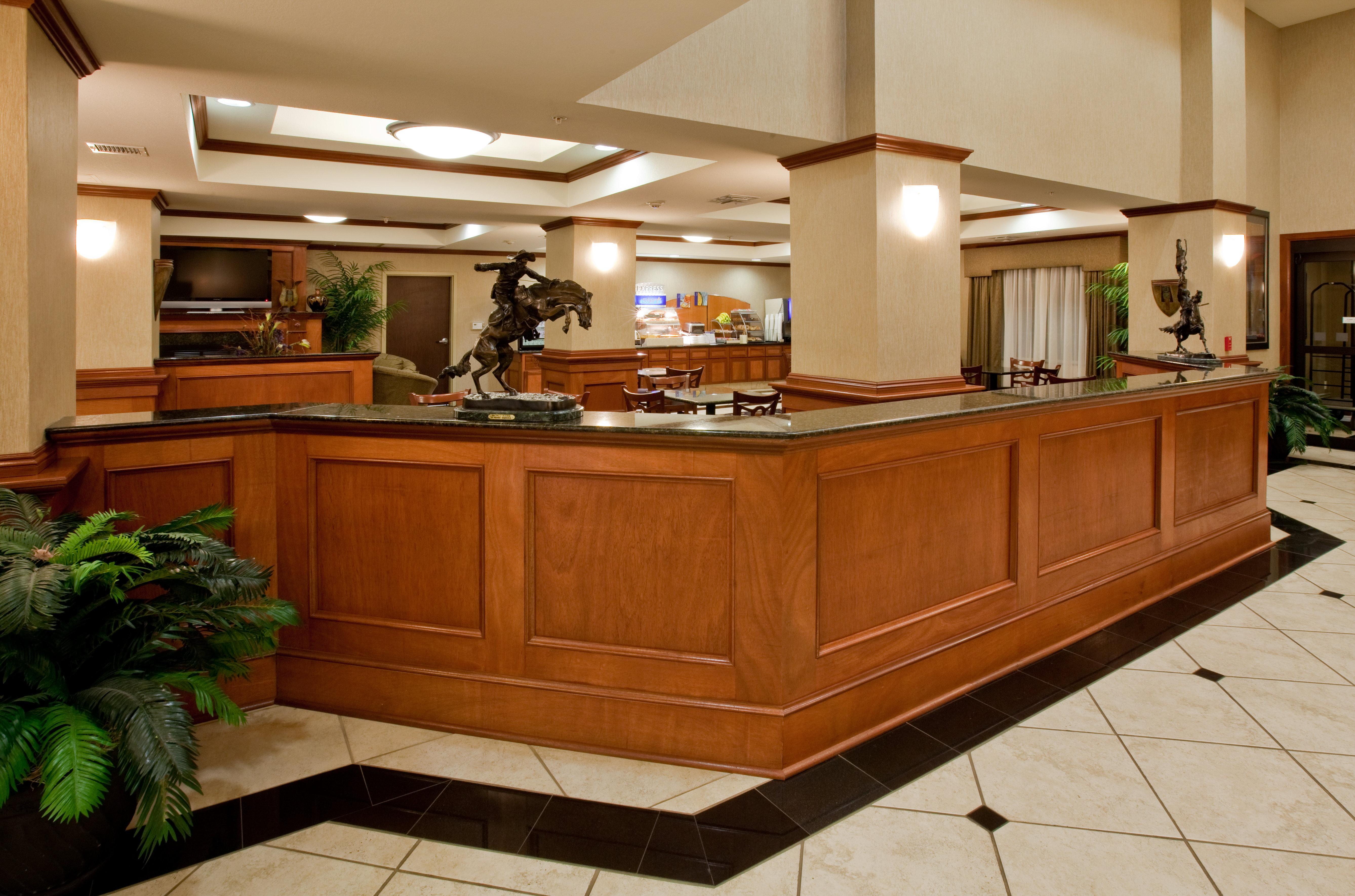 Holiday Inn Express Hotel And Suites Ada By Ihg מראה חיצוני תמונה